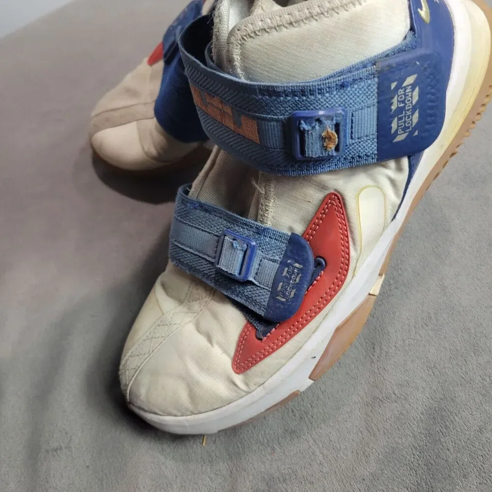 Nike LeBron Soldier 12 Kids Sneakers Size 6.5Y‎ Blue/White/Red